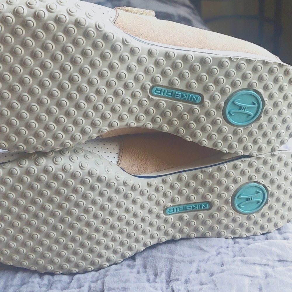 Shoes - Picture 8 of 9